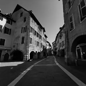 De Chiara A Apartment